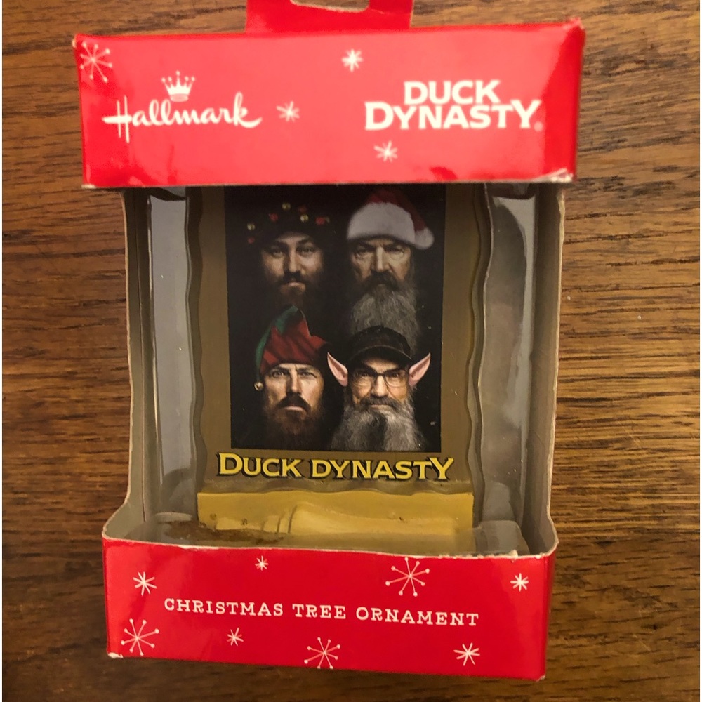 DUCK DYNASTY COLLECTIBLE Vintage Christmas Ornament. Never opened nor used.